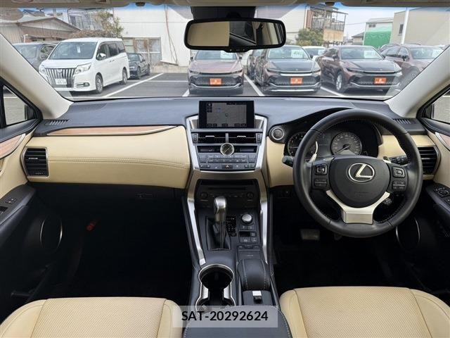 Lexus NX 2016-06 3771430-16