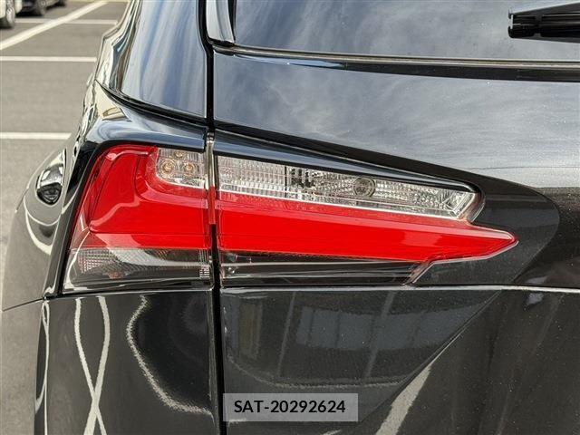 Lexus NX 2016-06 3771430-27