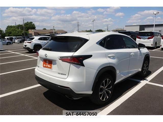 Lexus NX 2015-07 6815717-9