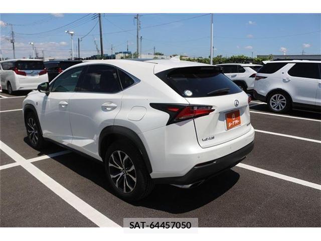 Lexus NX 2015-07 6815717-11