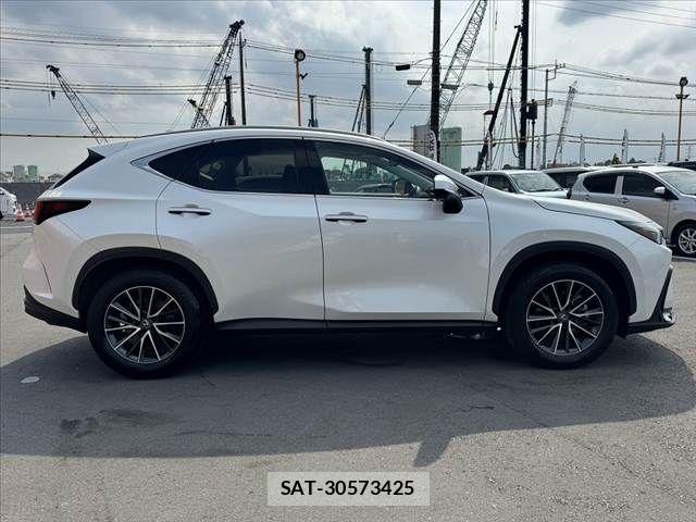 Lexus NX 2023-03 7617683-11