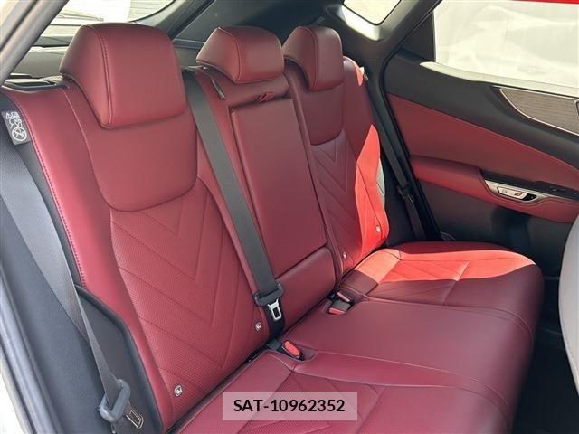 Lexus NX 2023-08 8208403-10