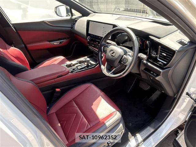 Lexus NX 2023-08 8208403-5