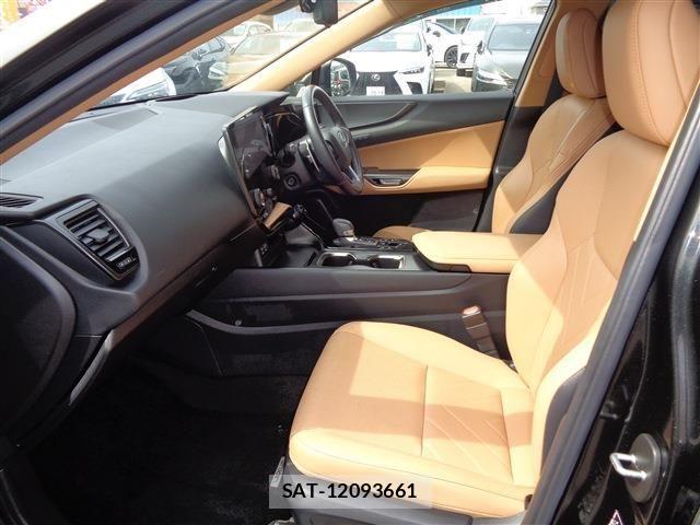 Lexus NX 2022-07 4595548-10