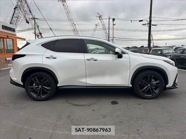 Lexus NX 2023-11 8666411-11