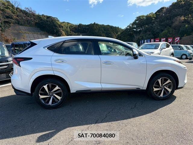 Lexus NX 2020-05 2081925-11