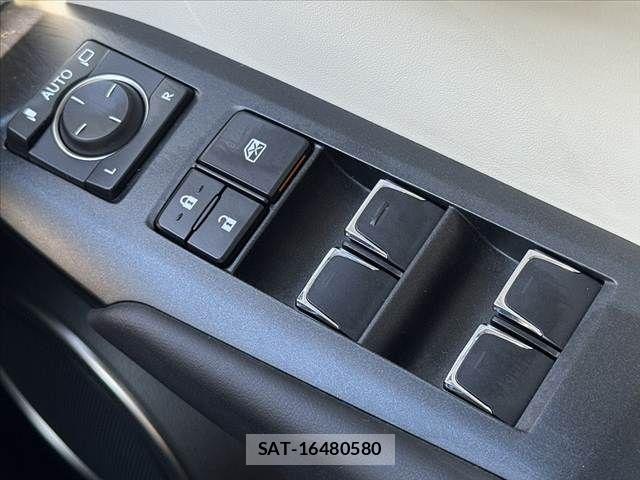 Lexus NX 2017-11 7221017-28