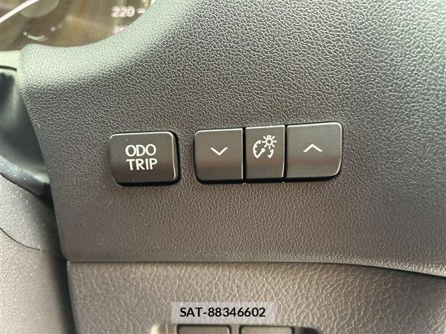 Lexus NX 2021-02 7725107-24