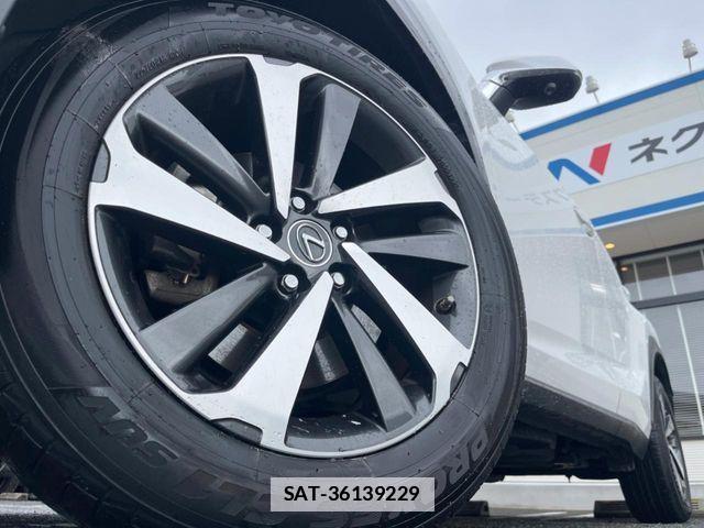 Lexus NX 2018-06 7877392-15