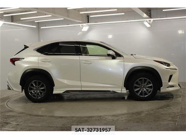 Lexus NX 2018-07 8074354-3