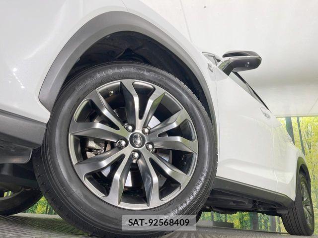 Lexus NX 2019-06 8208404-12