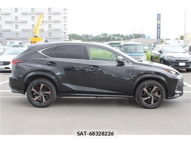 Lexus NX 2019-01 8334499-9