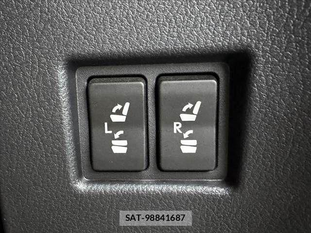 Lexus NX 2018-06 8849589-25