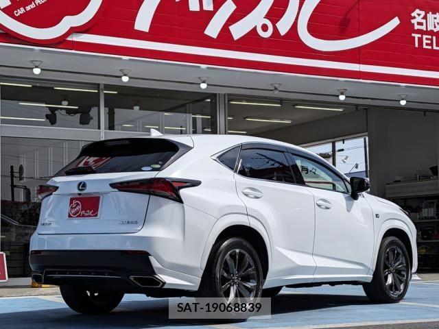 Lexus NX 2018-02 4421799-7