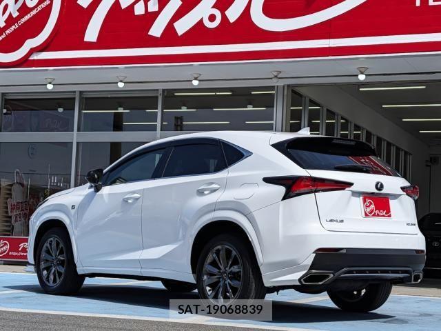 Lexus NX 2018-02 4421799-8