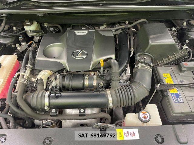 Lexus NX 2018-01 6815720-18