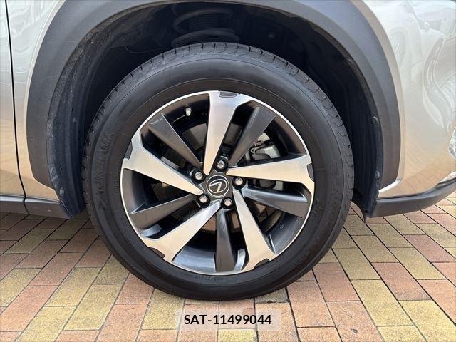 Lexus NX 2018-02 1067108-10