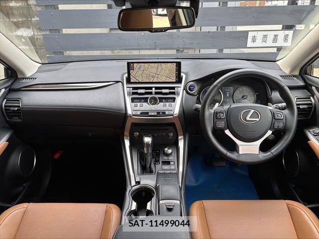 Lexus NX 2018-02 1067108-12
