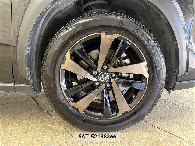 Lexus NX 2017-11 3066413-14