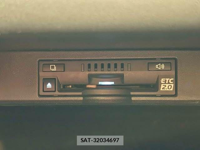 Lexus NX 2017-11 7358514-15