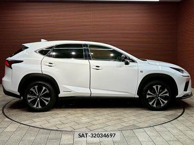 Lexus NX 2017-11 7358514-17