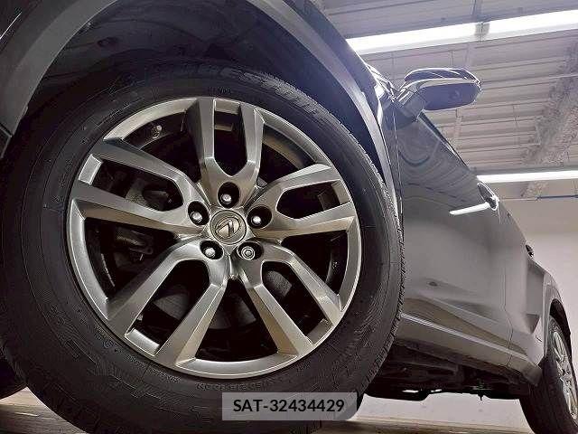 Lexus NX 2015-11 7501299-12