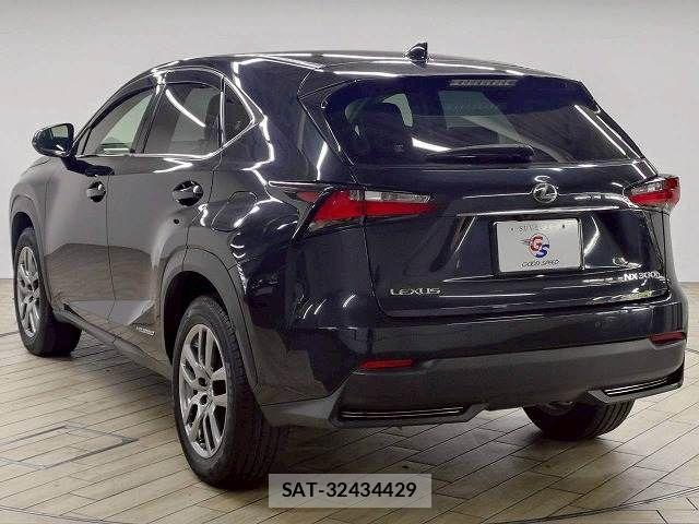 Lexus NX 2015-11 7501299-17