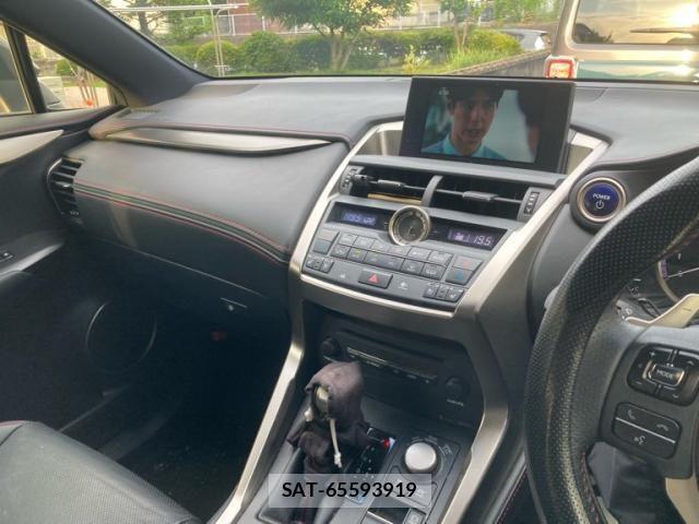 Lexus NX 2015-01 7877405-11