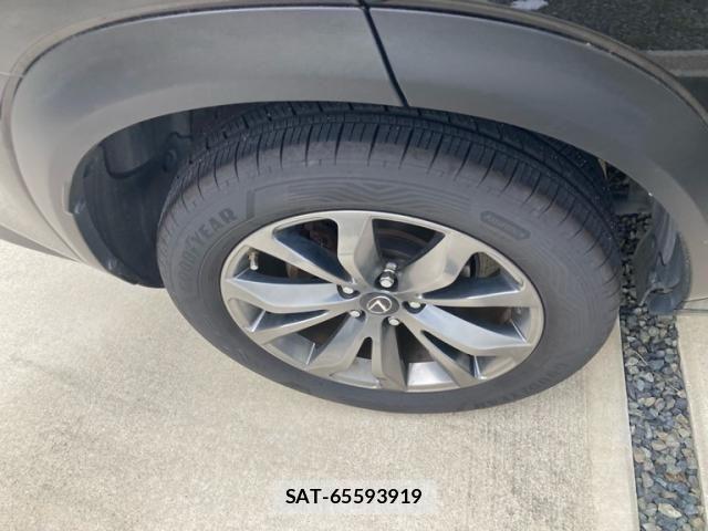 Lexus NX 2015-01 7877405-6