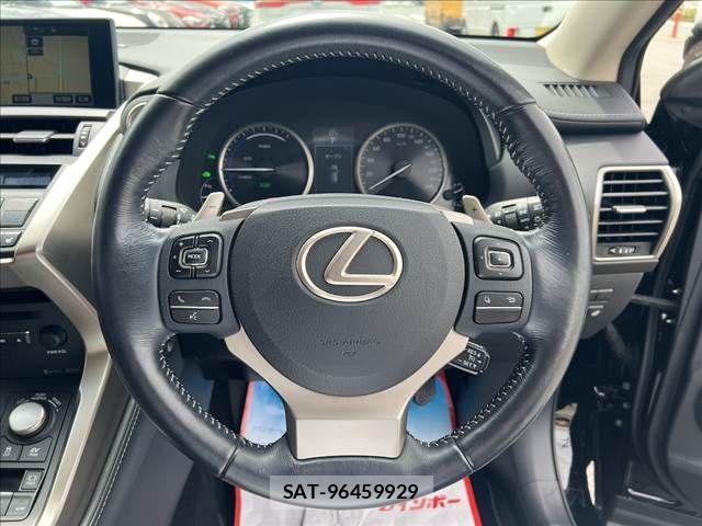 Lexus NX 2015-06 8036461-22