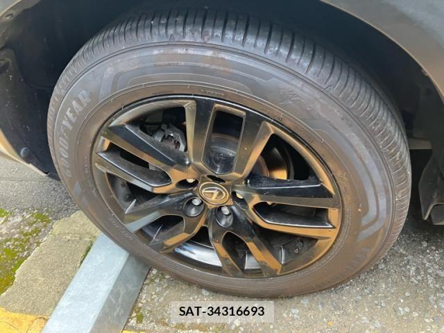 Lexus NX 2015-04 8074365-9