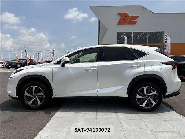 Lexus NX 2020-05 8208419-10
