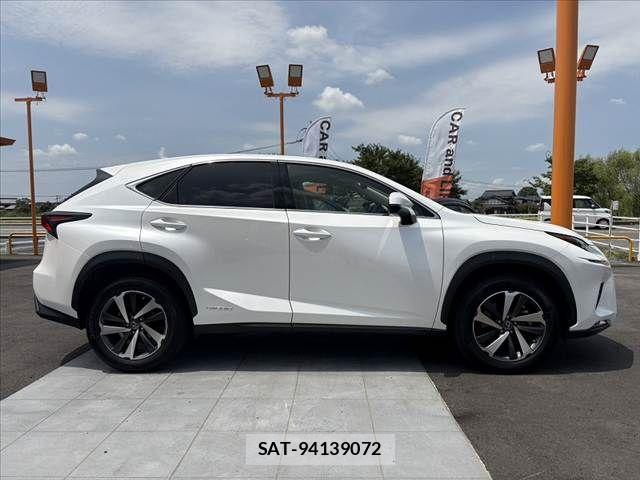 Lexus NX 2020-05 8208419-11