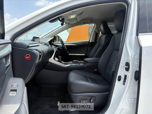 Lexus NX 2020-05 8208419-16