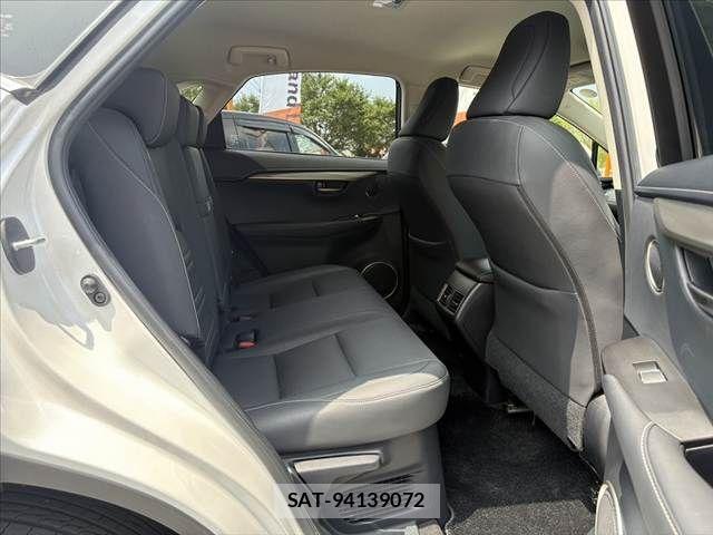 Lexus NX 2020-05 8208419-17