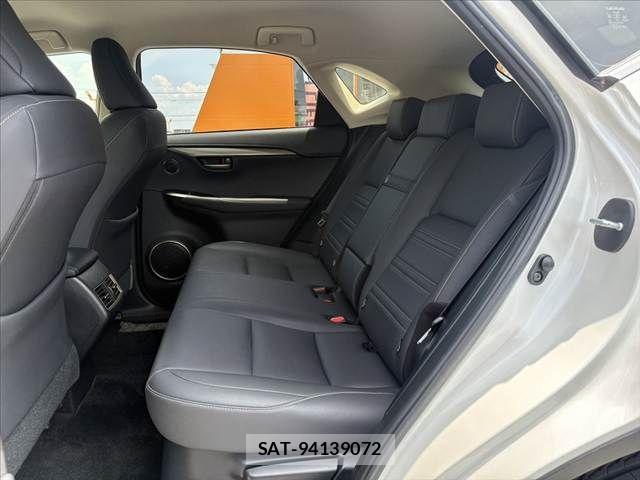 Lexus NX 2020-05 8208419-18