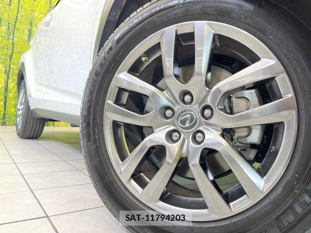 Lexus NX 2017-12 8208421-12