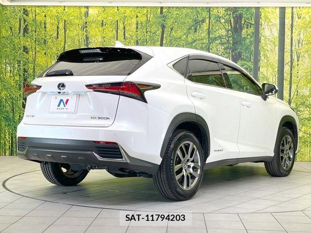 Lexus NX 2017-12 8208421-16