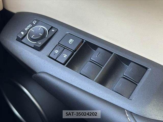 Lexus NX 2015-07 8230631-26