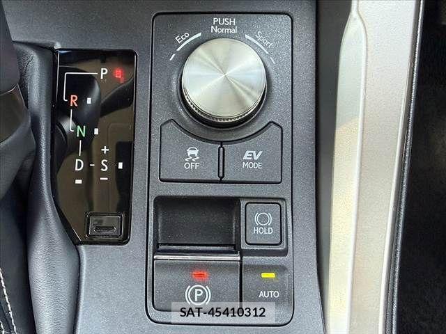 Lexus NX 2018-08 8315199-4