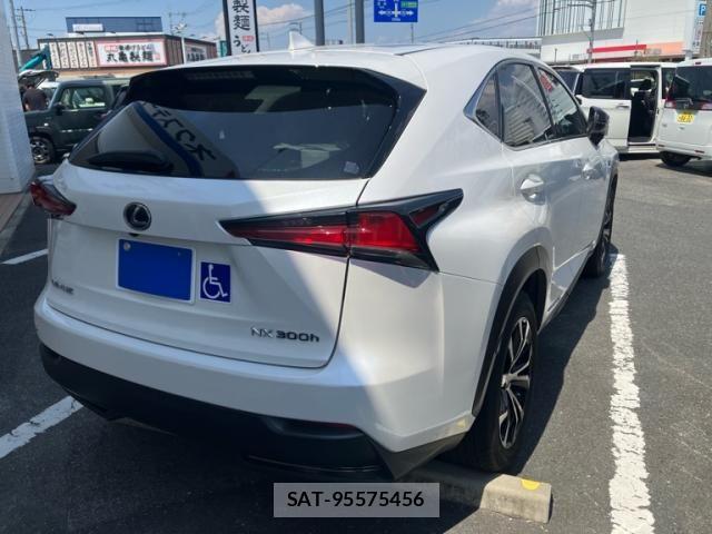 Lexus NX 2014-09 8562460-4