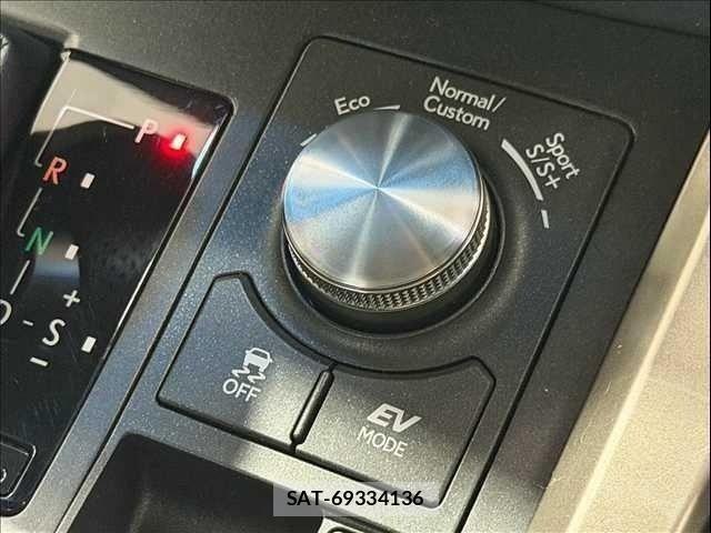 Lexus NX 2018-01 8666417-24