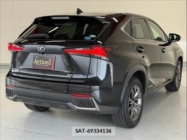 Lexus NX 2018-01 8666417-4