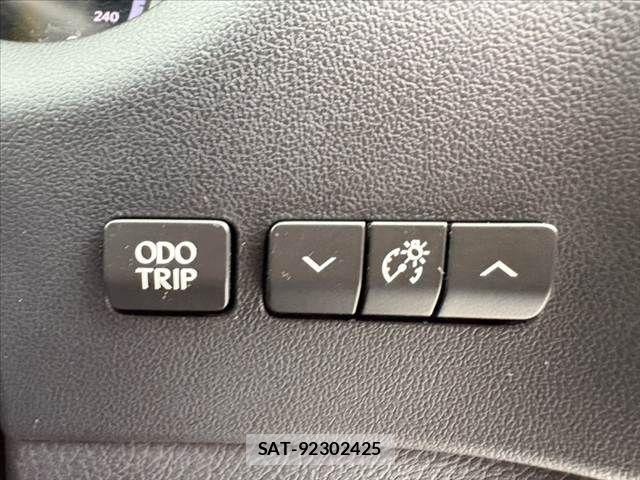 Lexus NX 2017-05 8849590-21
