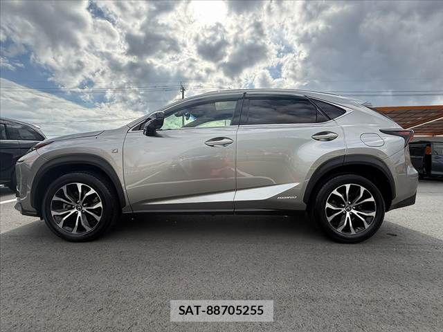 Lexus NX 2015-12 7877409-10
