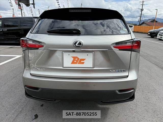 Lexus NX 2015-12 7877409-13