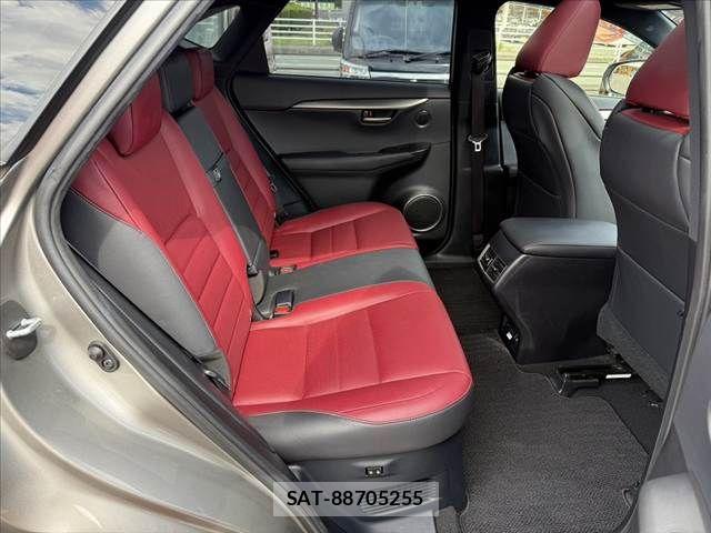 Lexus NX 2015-12 7877409-17