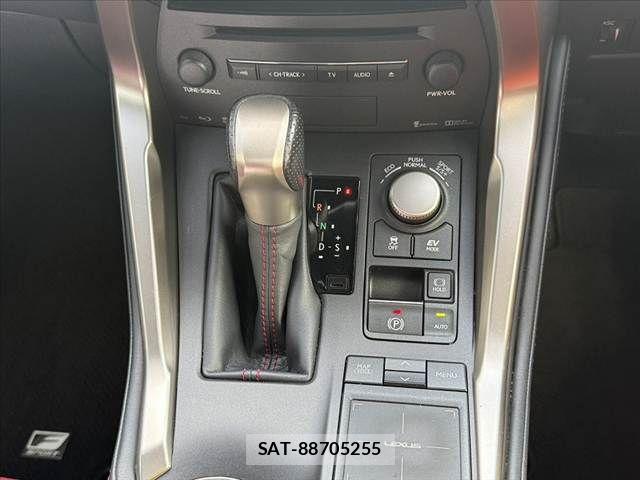Lexus NX 2015-12 7877409-24