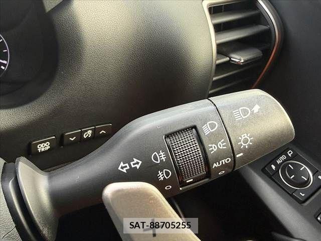 Lexus NX 2015-12 7877409-26