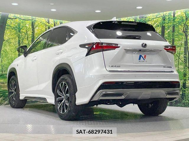 Lexus NX 2015-05 8208424-17